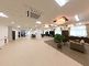 広々とした明るいロビー
