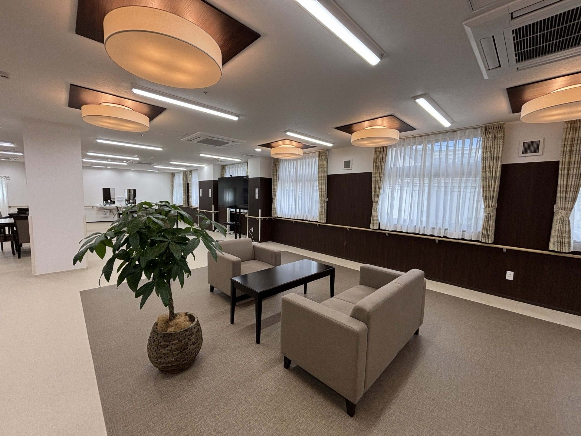 落ち着いた雰囲気の共有スペース