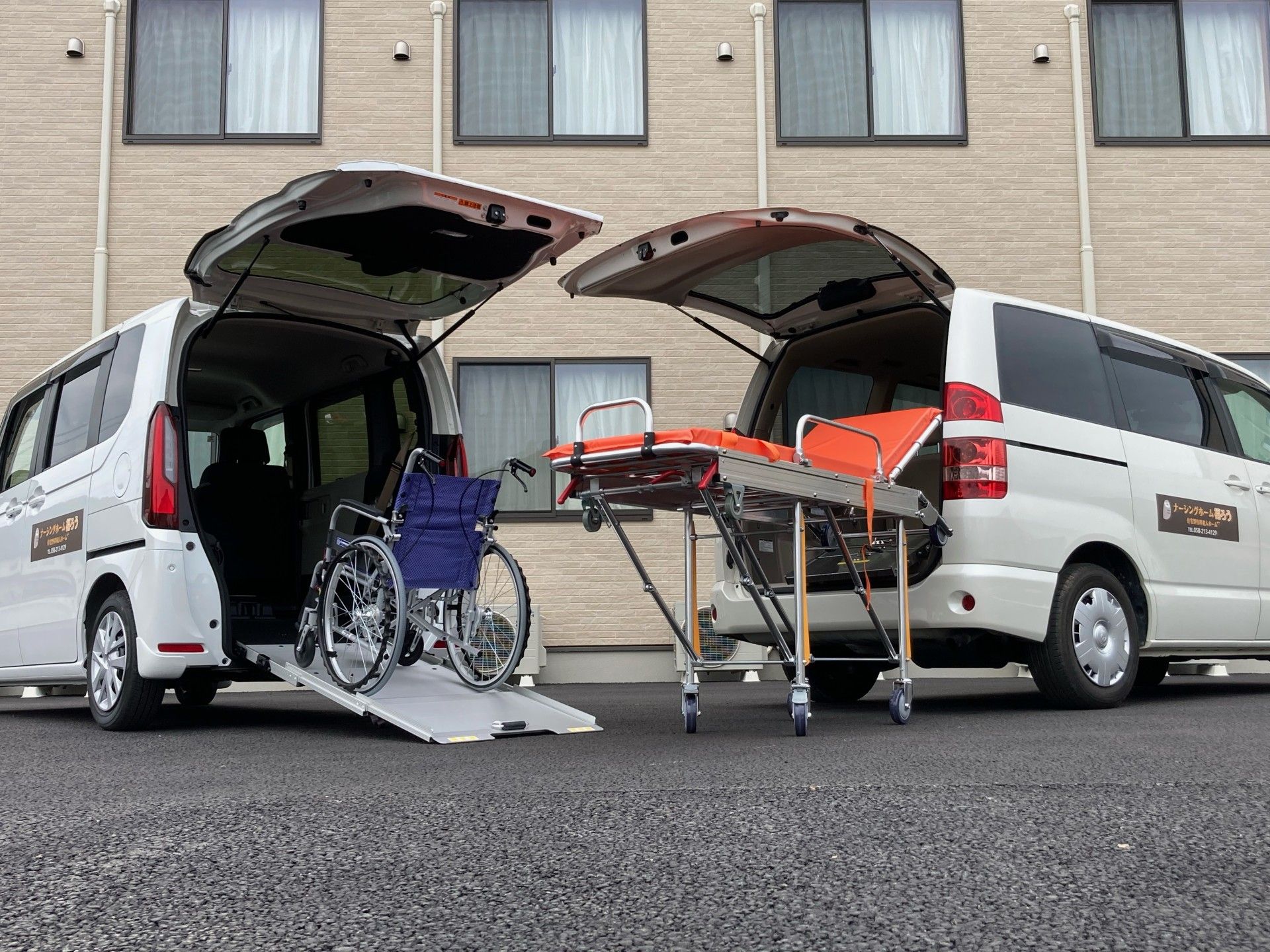 車椅子とストレッチャーの車両