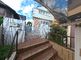 屋根付きの通路と玄関
