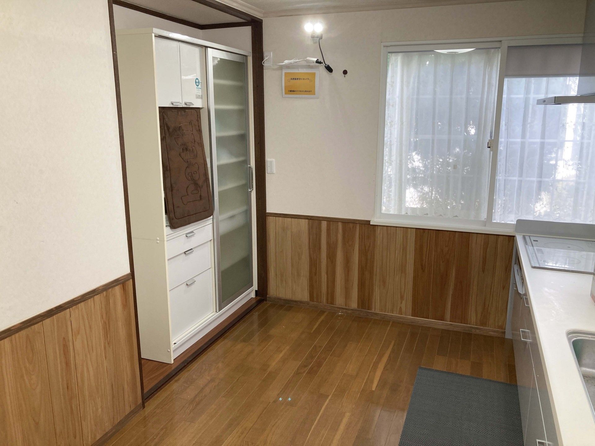 明るいキッチンの一角