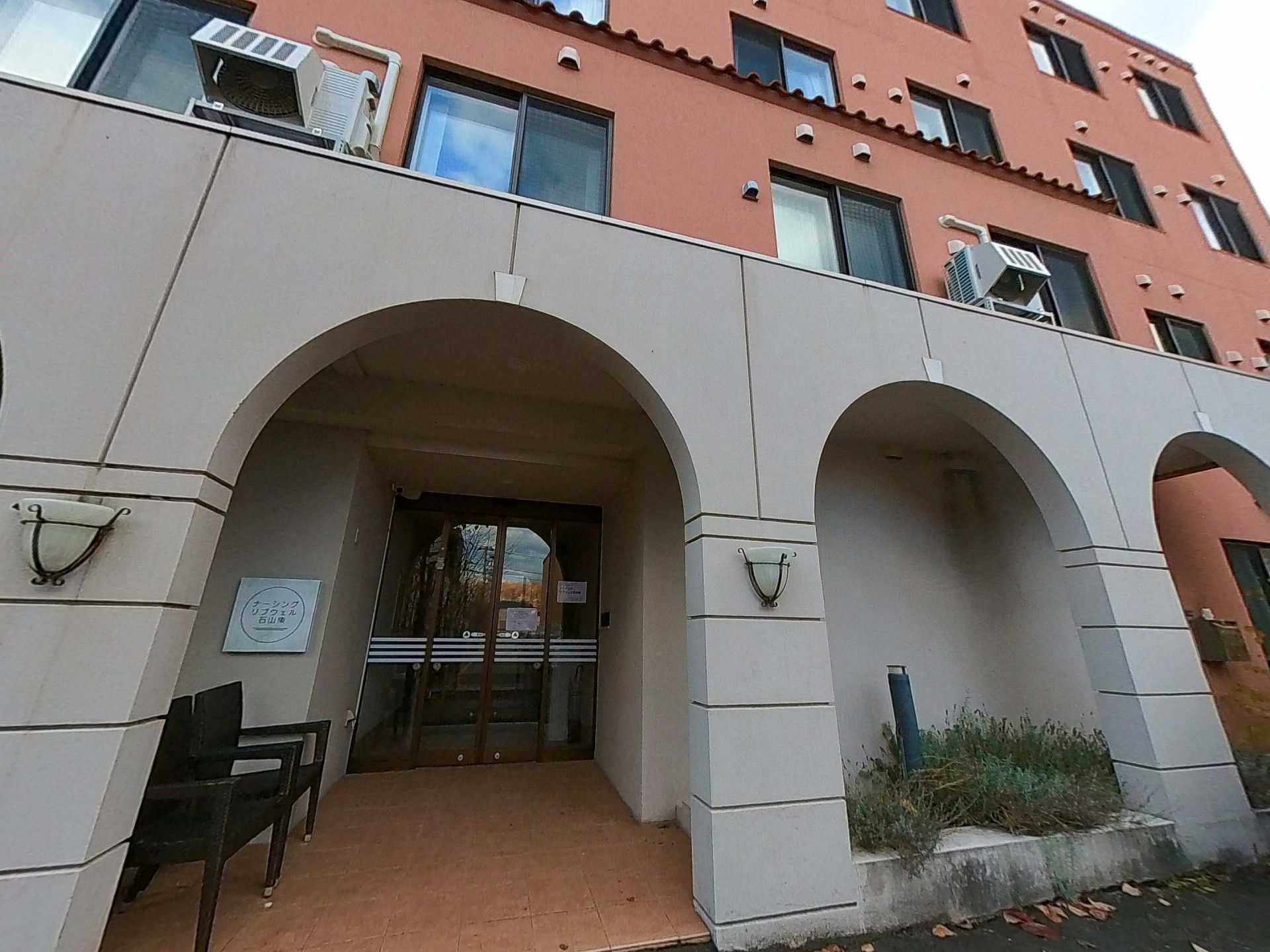 アーチ型のエントランス