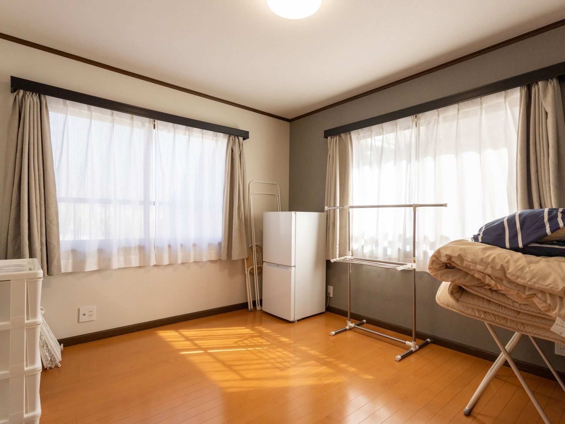 日差しが差し込む部屋