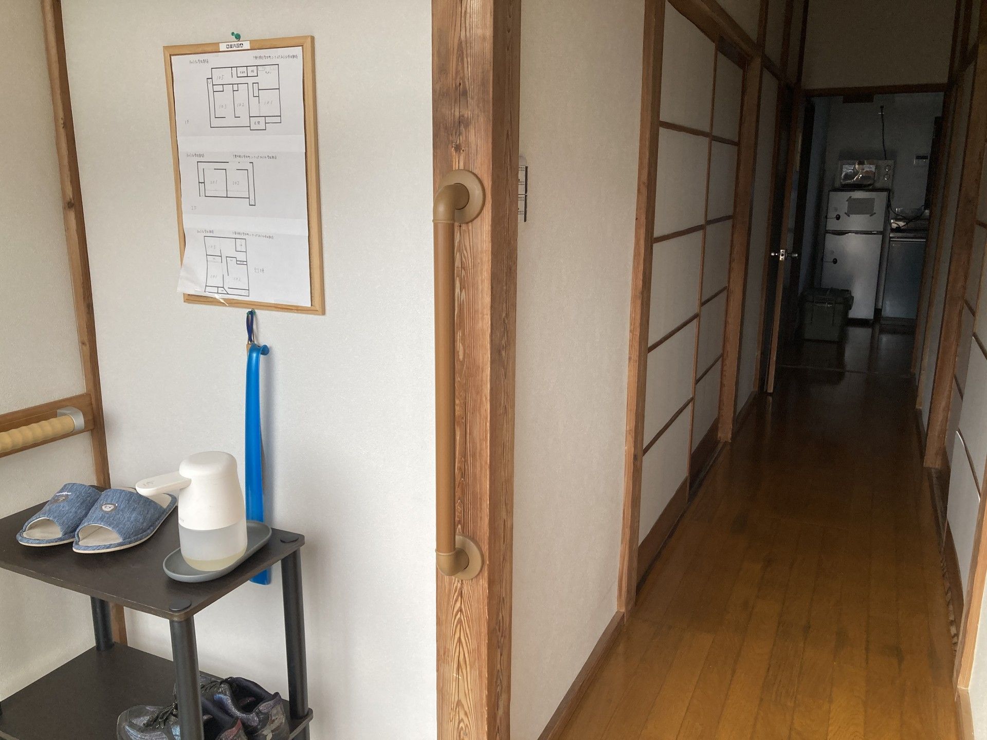 廊下と手すり