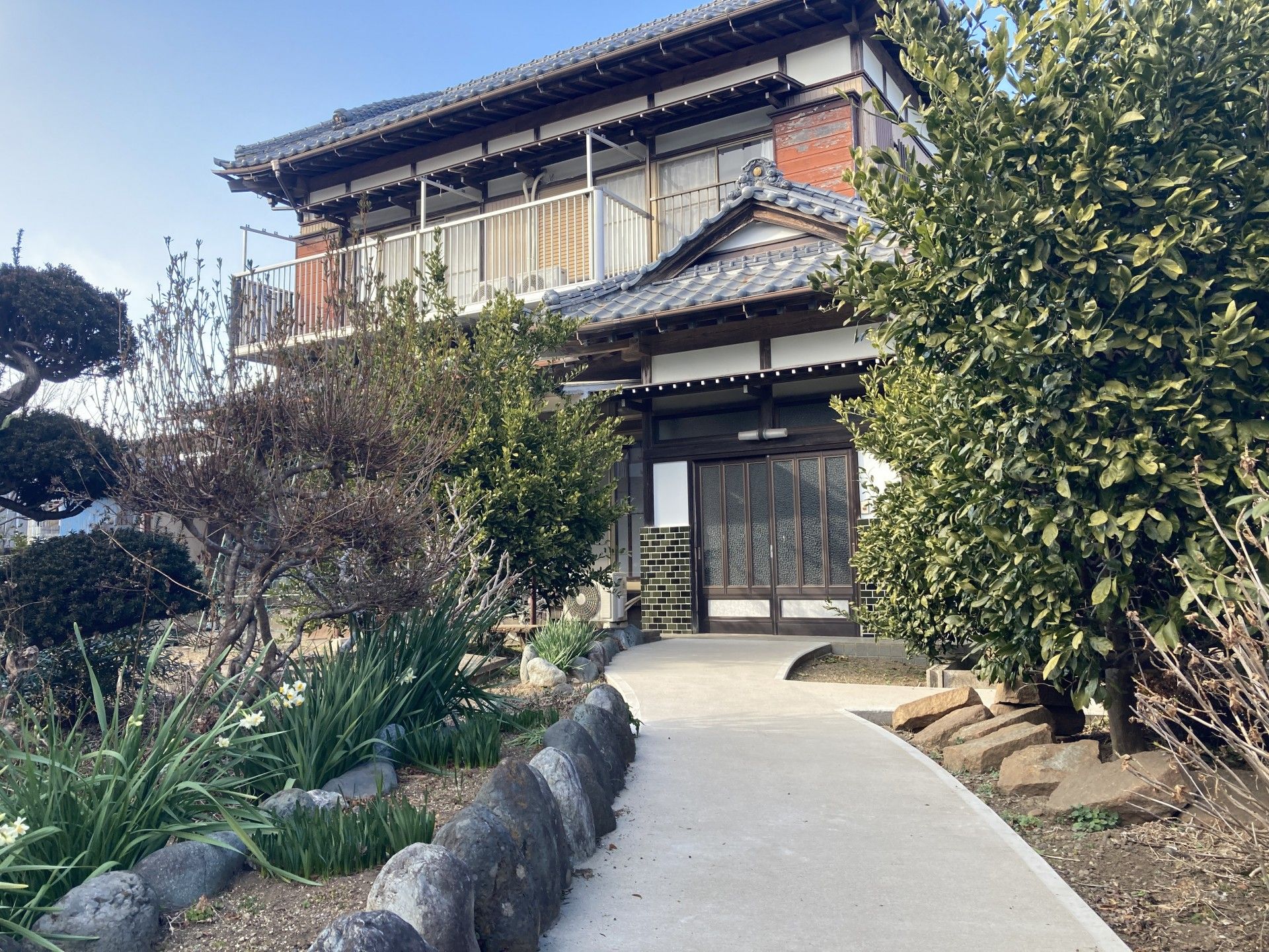 和風の建物と庭園