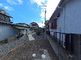 静かな住宅街の外観