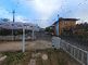 広々とした庭のある住宅外観
