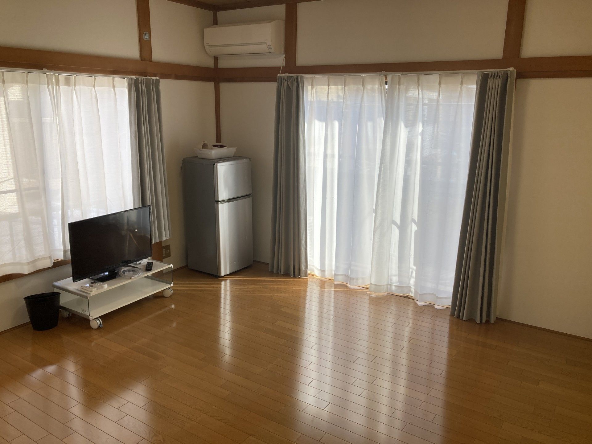 明るいリビングルーム