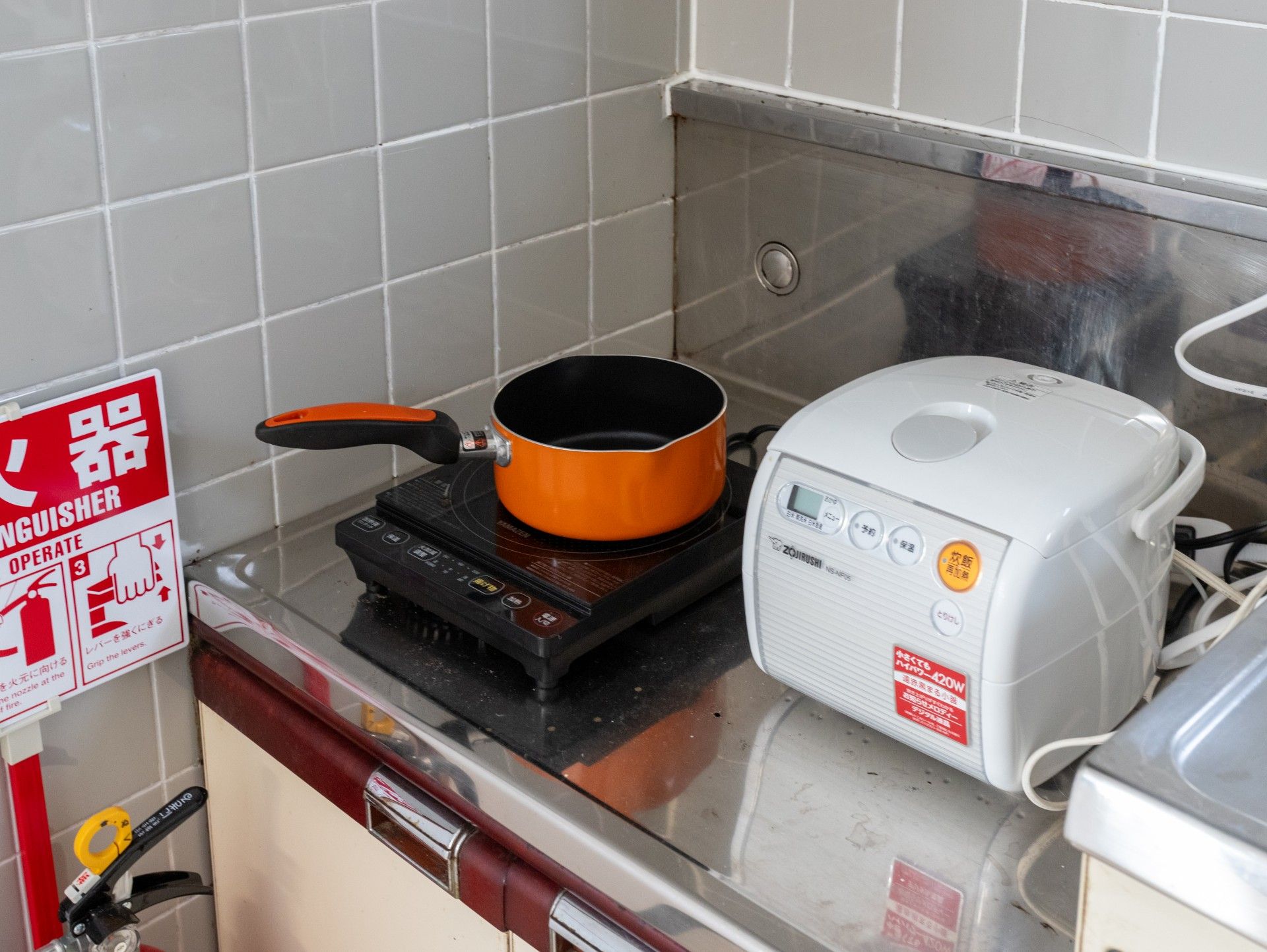 調理器具と炊飯器の台所