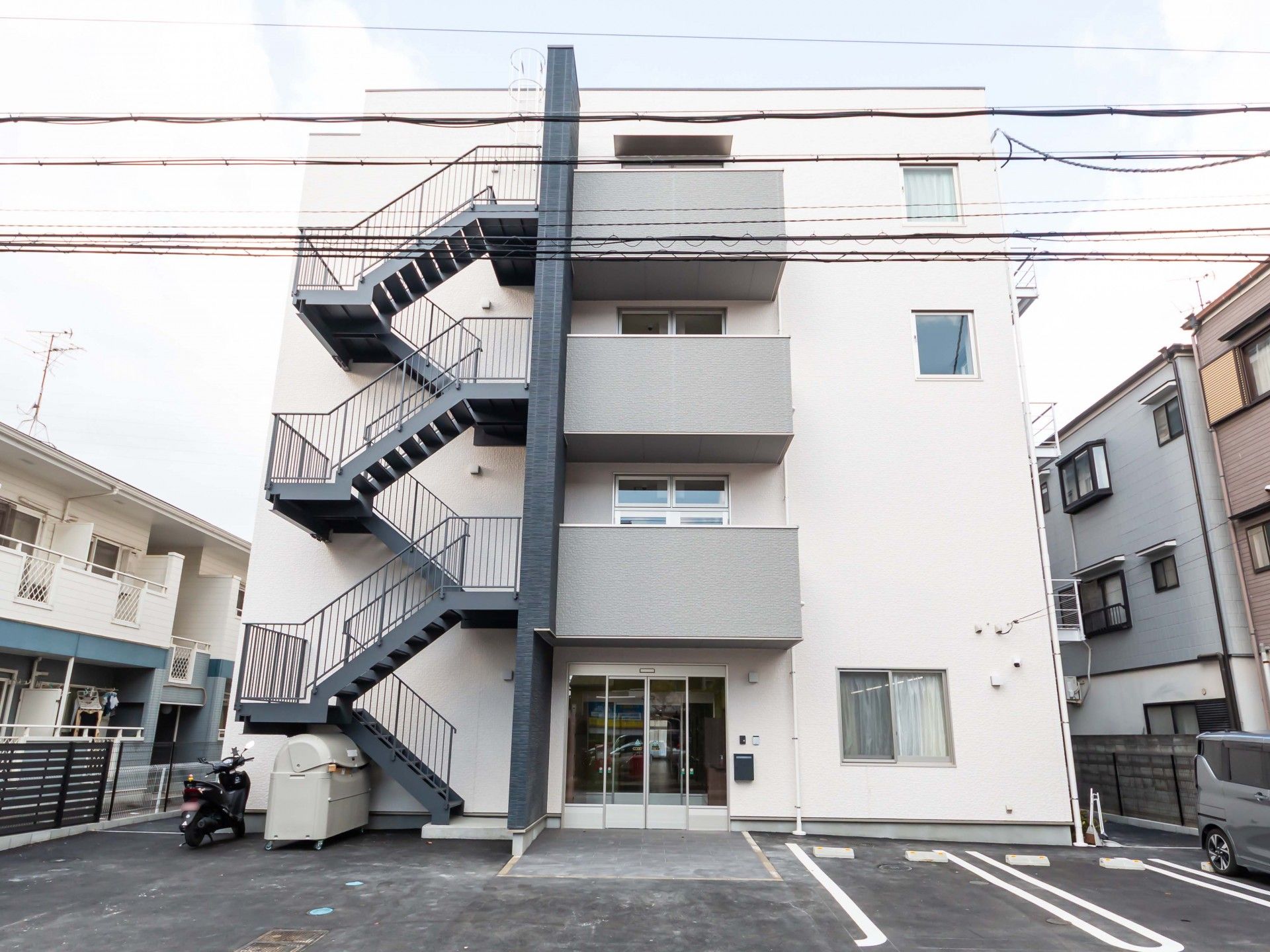外階段のある建物