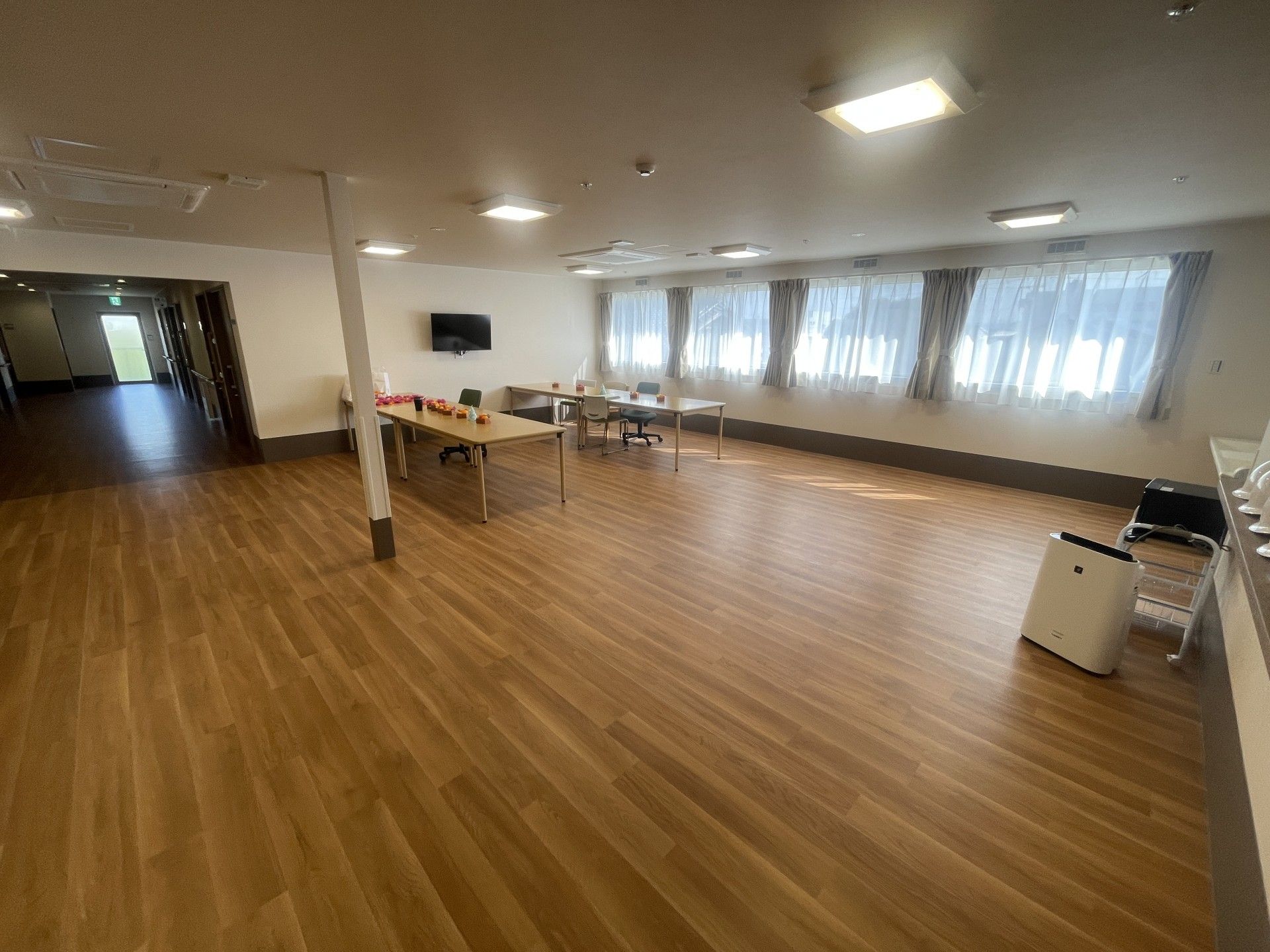 広い窓のある部屋