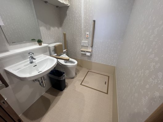 トイレ(車いす対応)