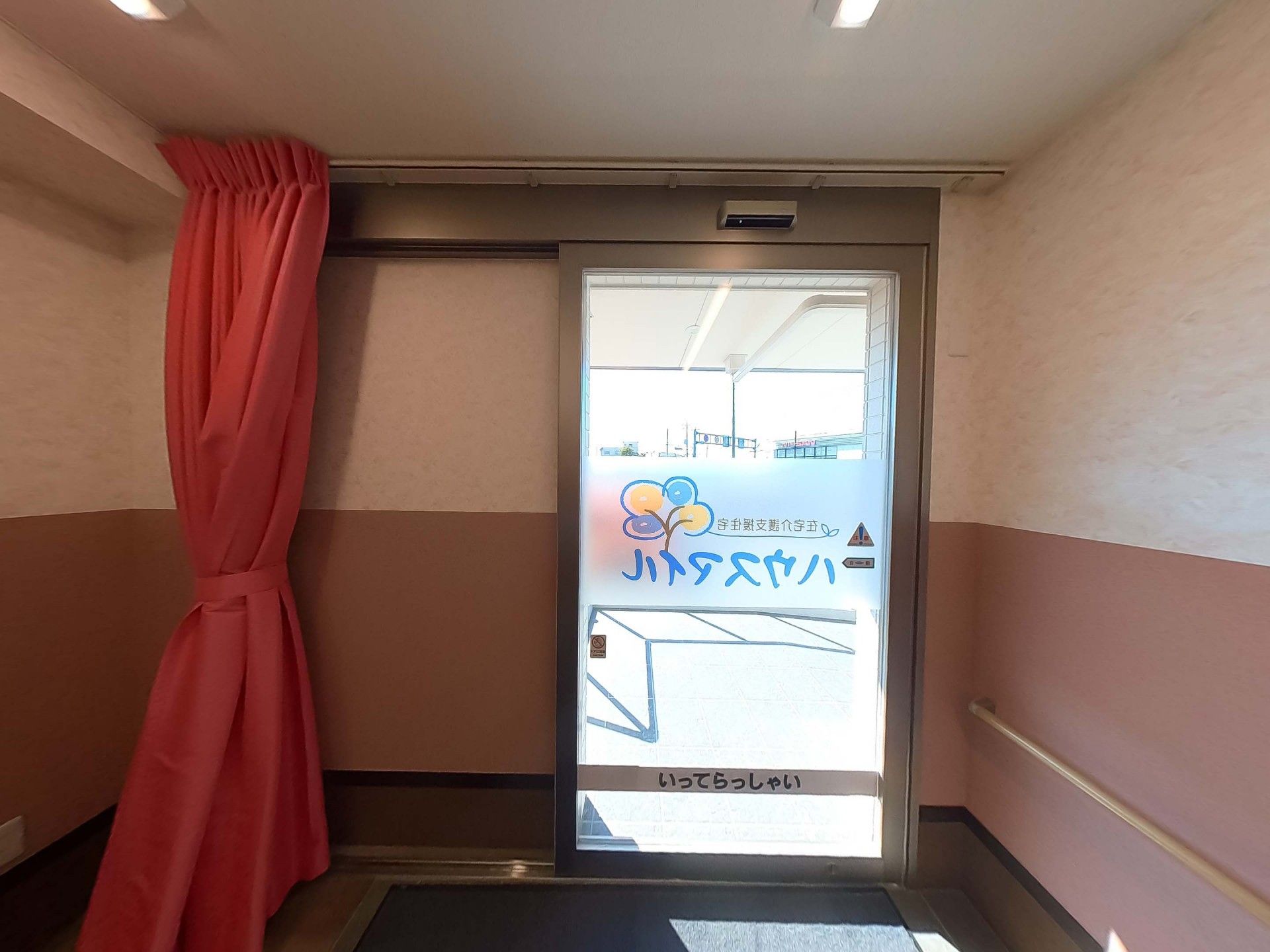 明るい出入口
