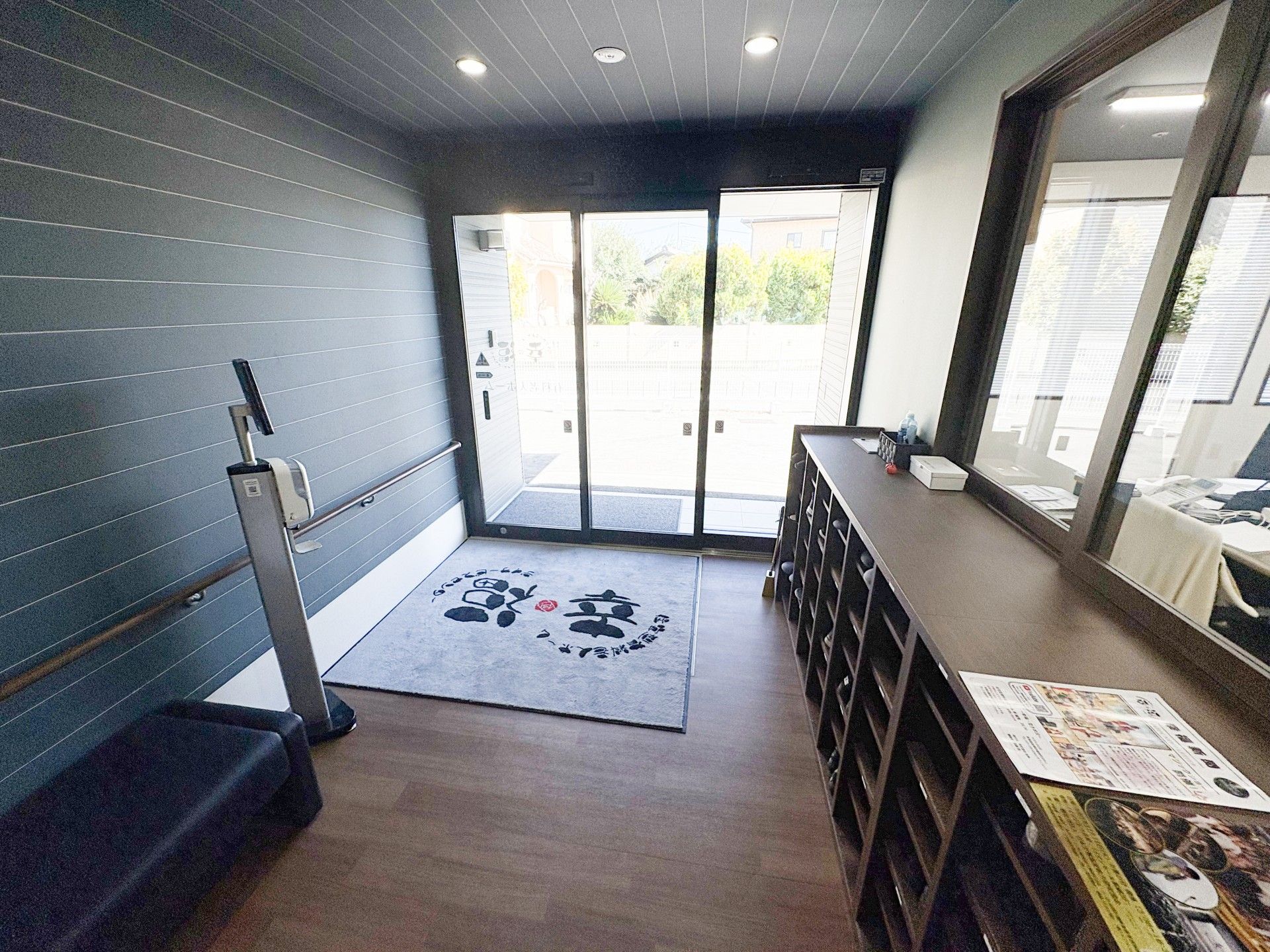 明るい玄関スペース