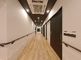 明るく広々とした廊下