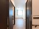 明るい廊下と居室の入口