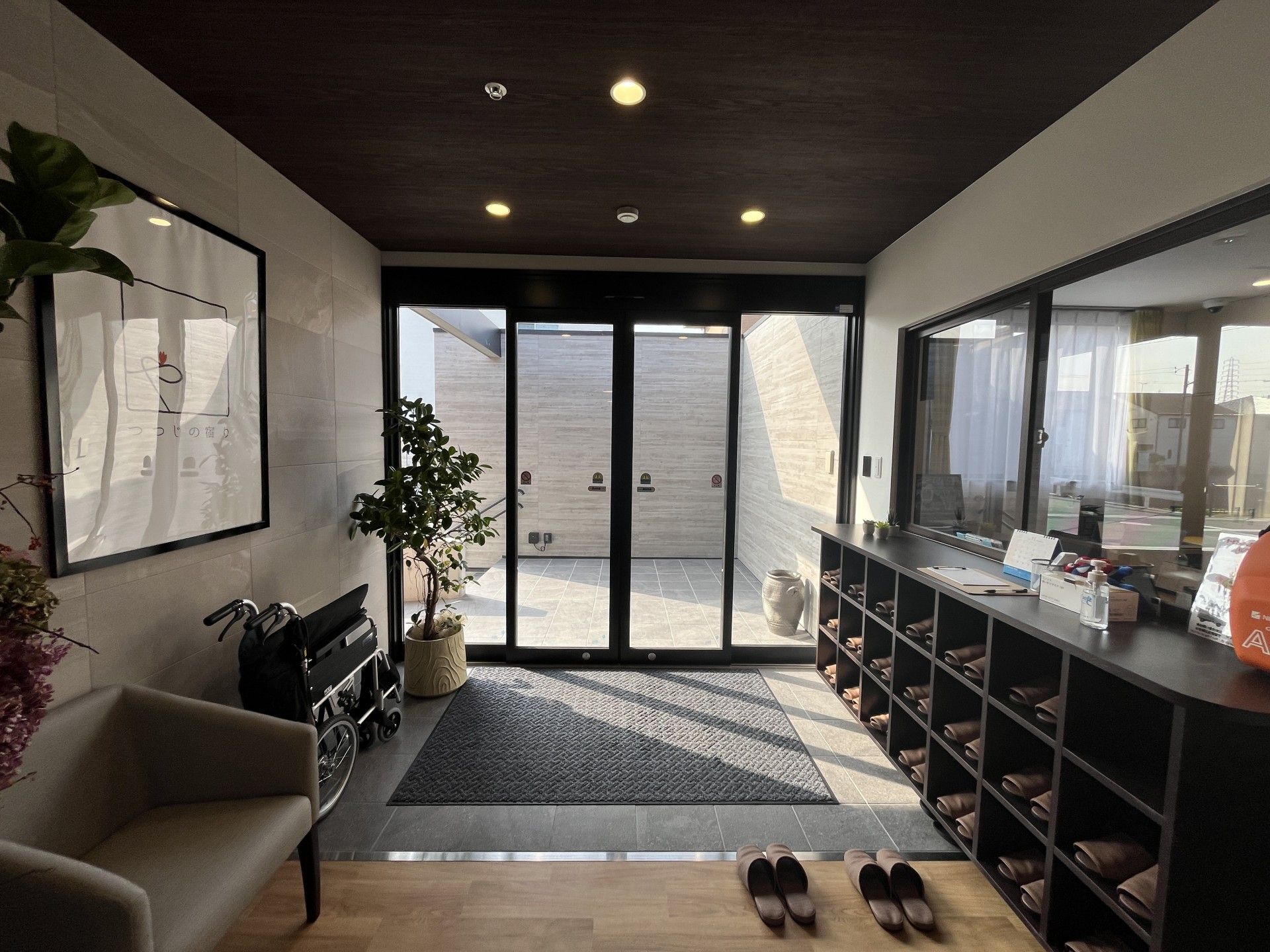 明るい玄関スペース