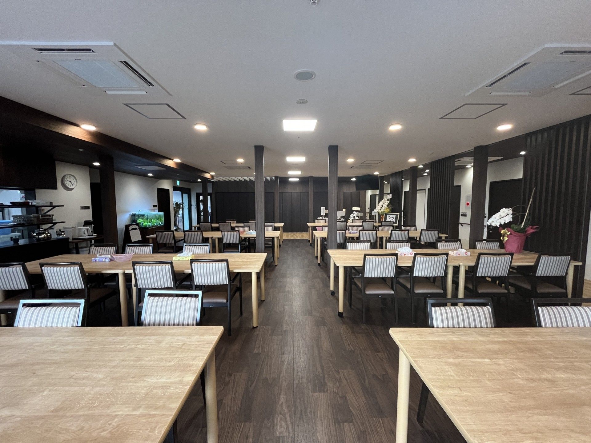 落ち着いた雰囲気の食堂