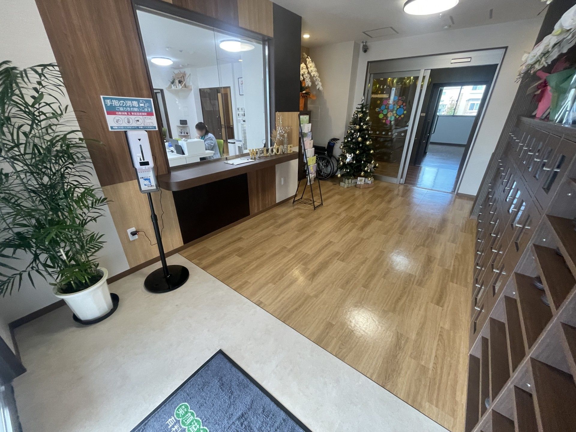 受付と入口の様子