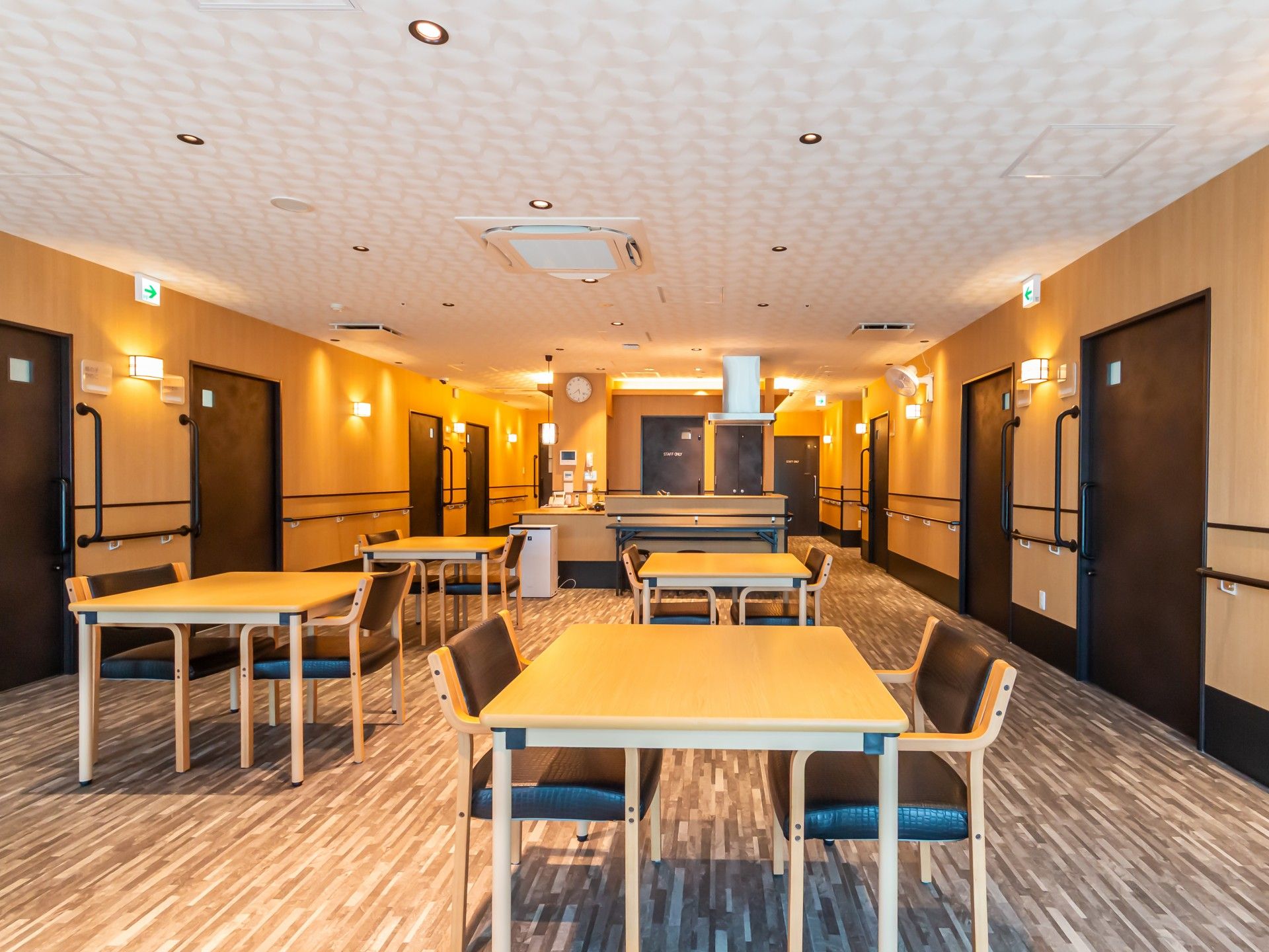 落ち着いた雰囲気の共有スペース