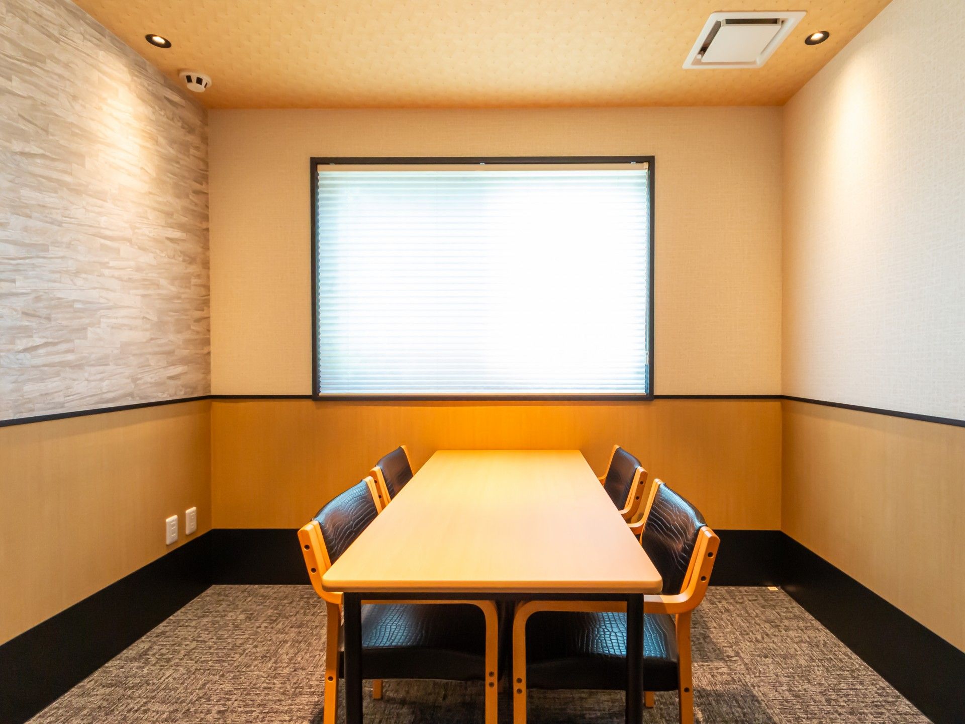 落ち着いた会議室