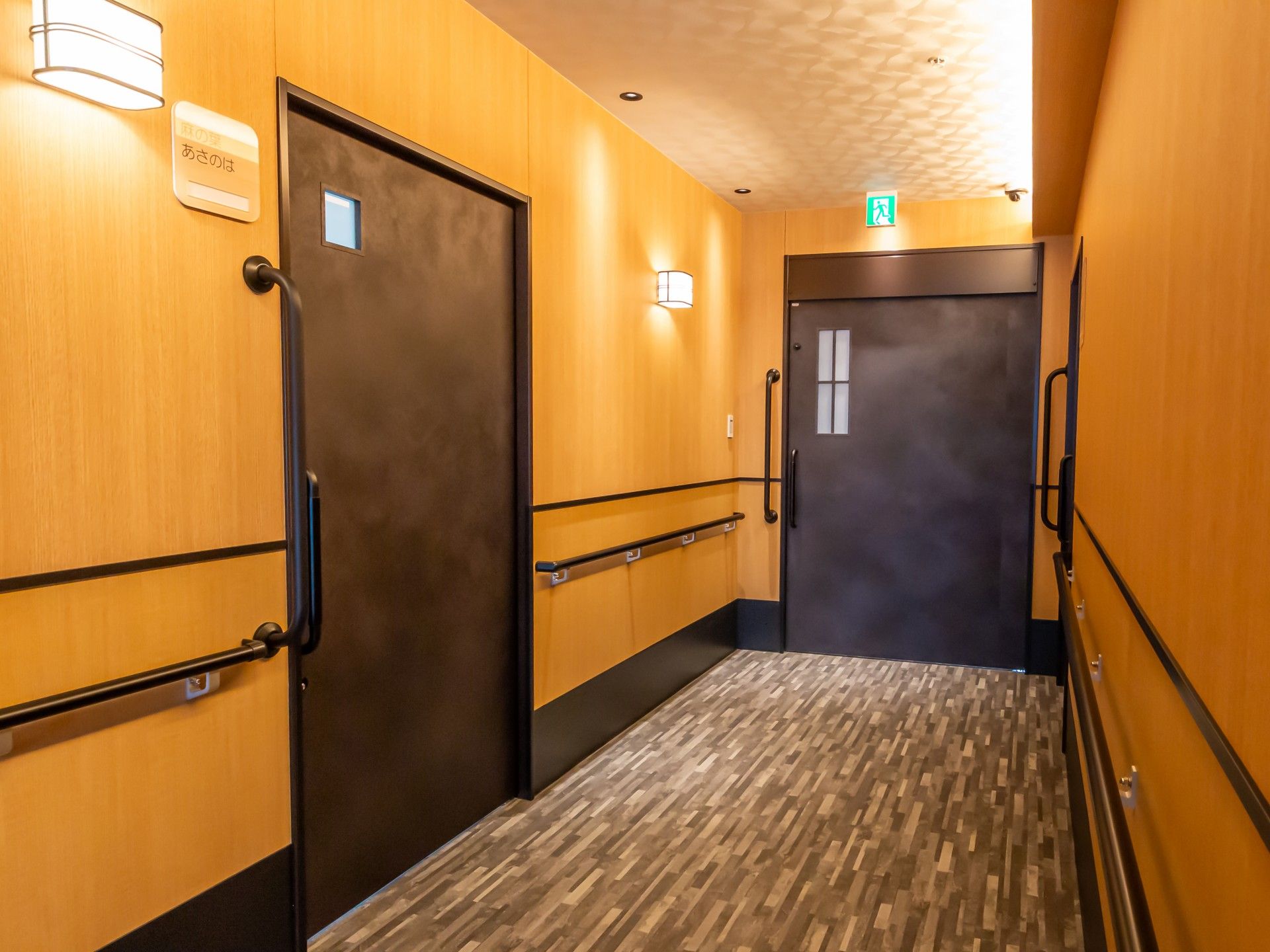 手すり付きの廊下