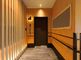 明るく広々とした廊下