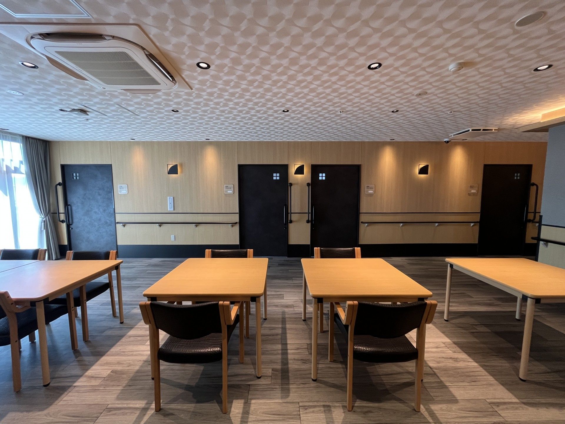 落ち着いた雰囲気の部屋