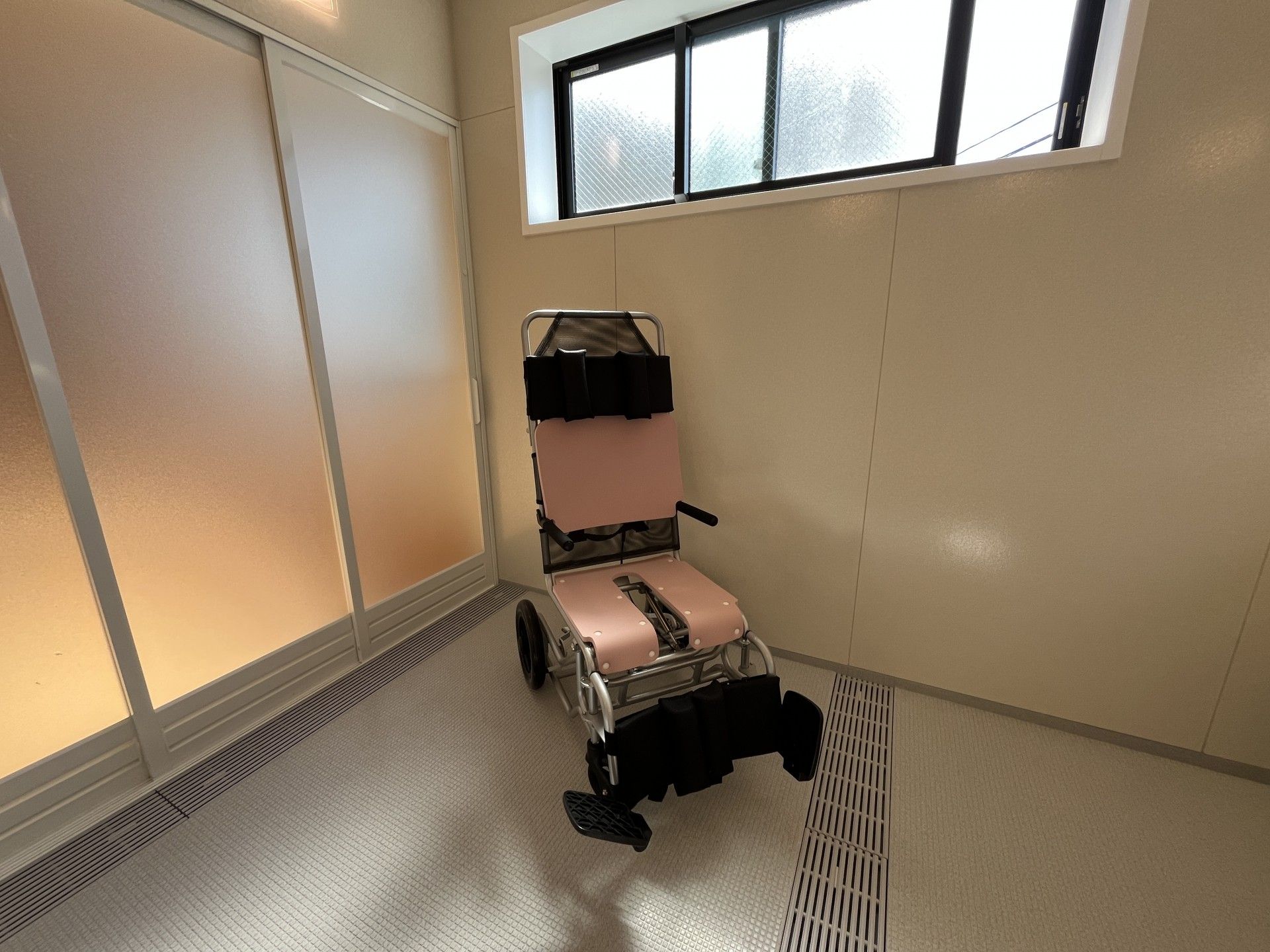 快適な椅子のある部屋