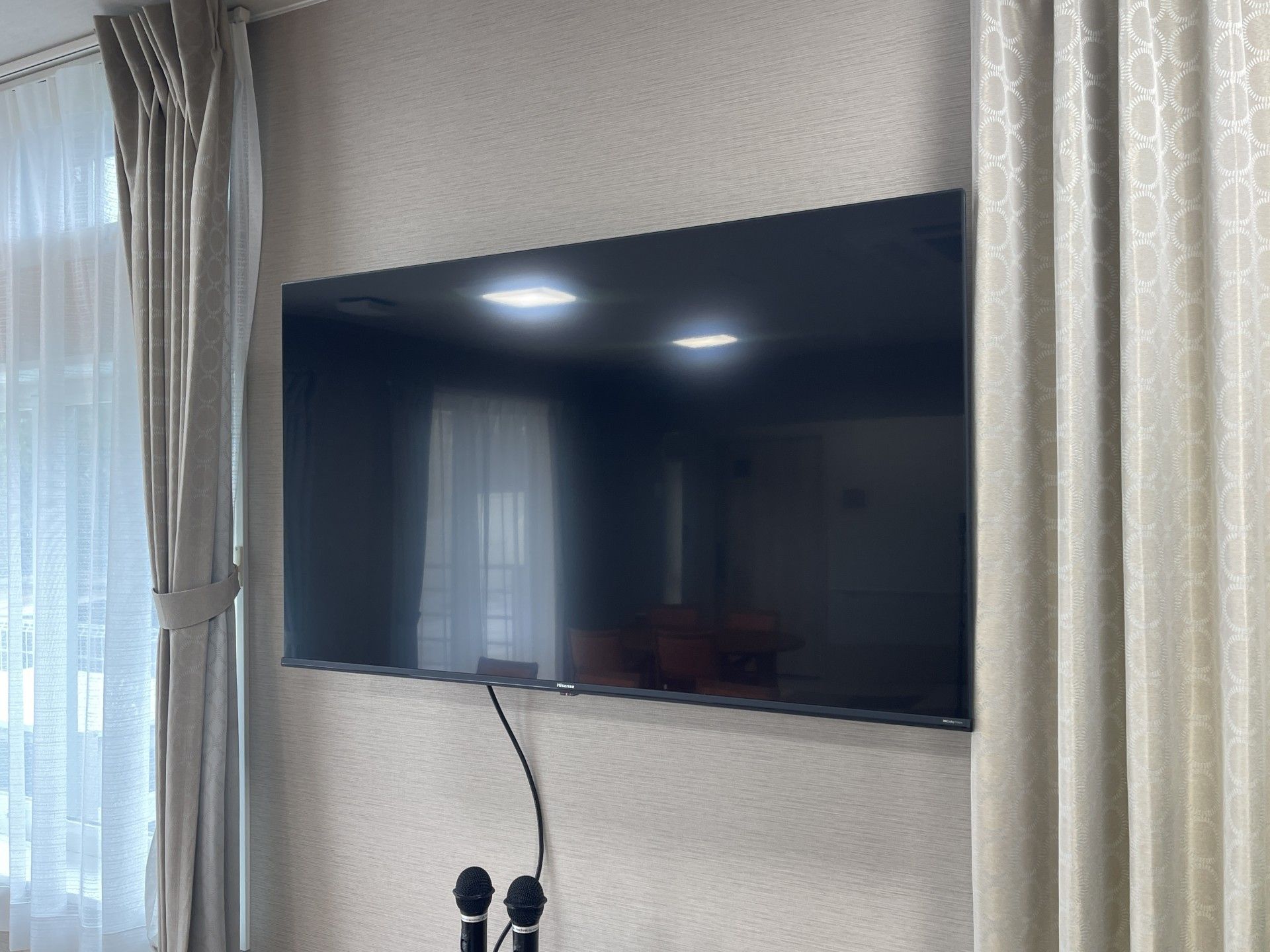 大画面テレビのある部屋