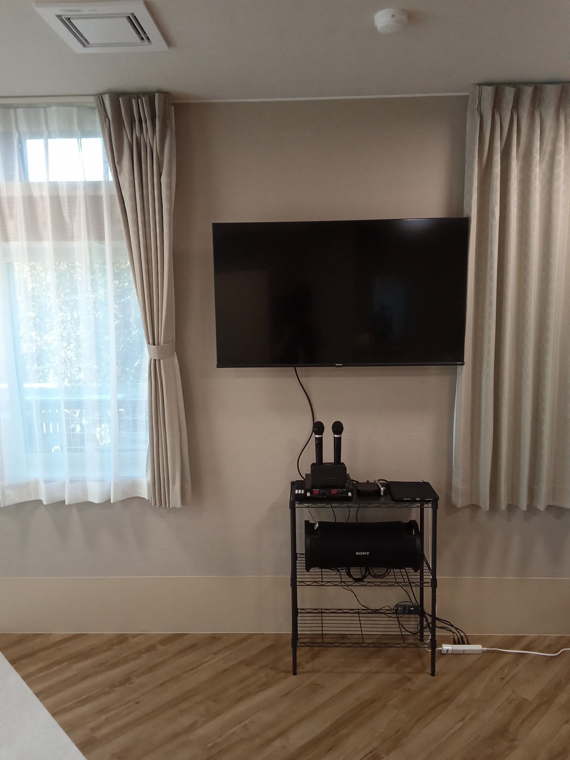 テレビと音響設備の部屋
