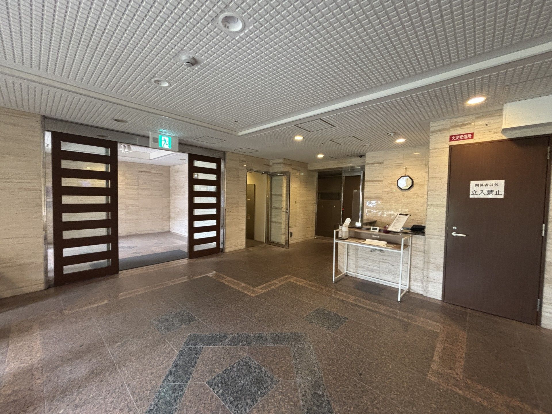 広いエントランスホール