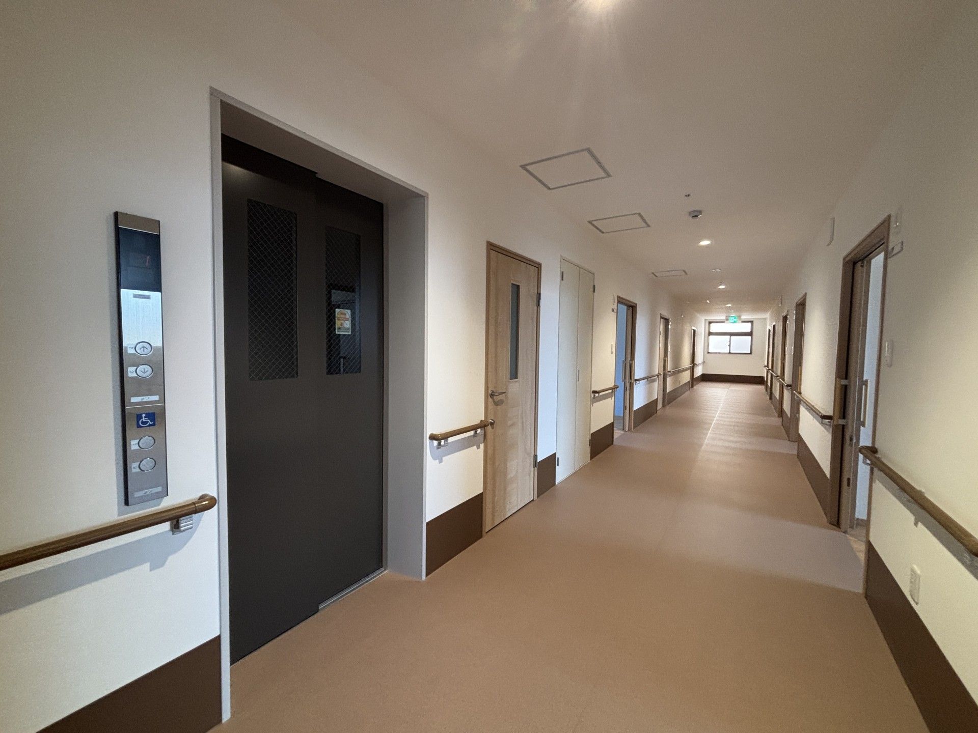 安全な廊下とエレベーター