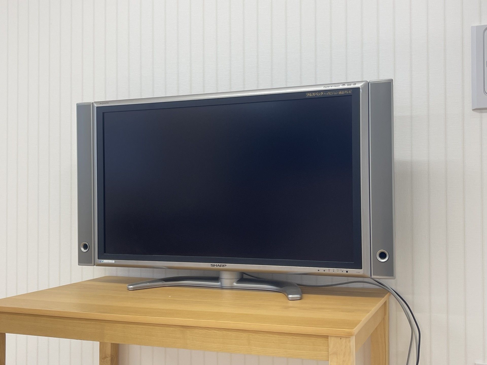 テレビが置かれた棚