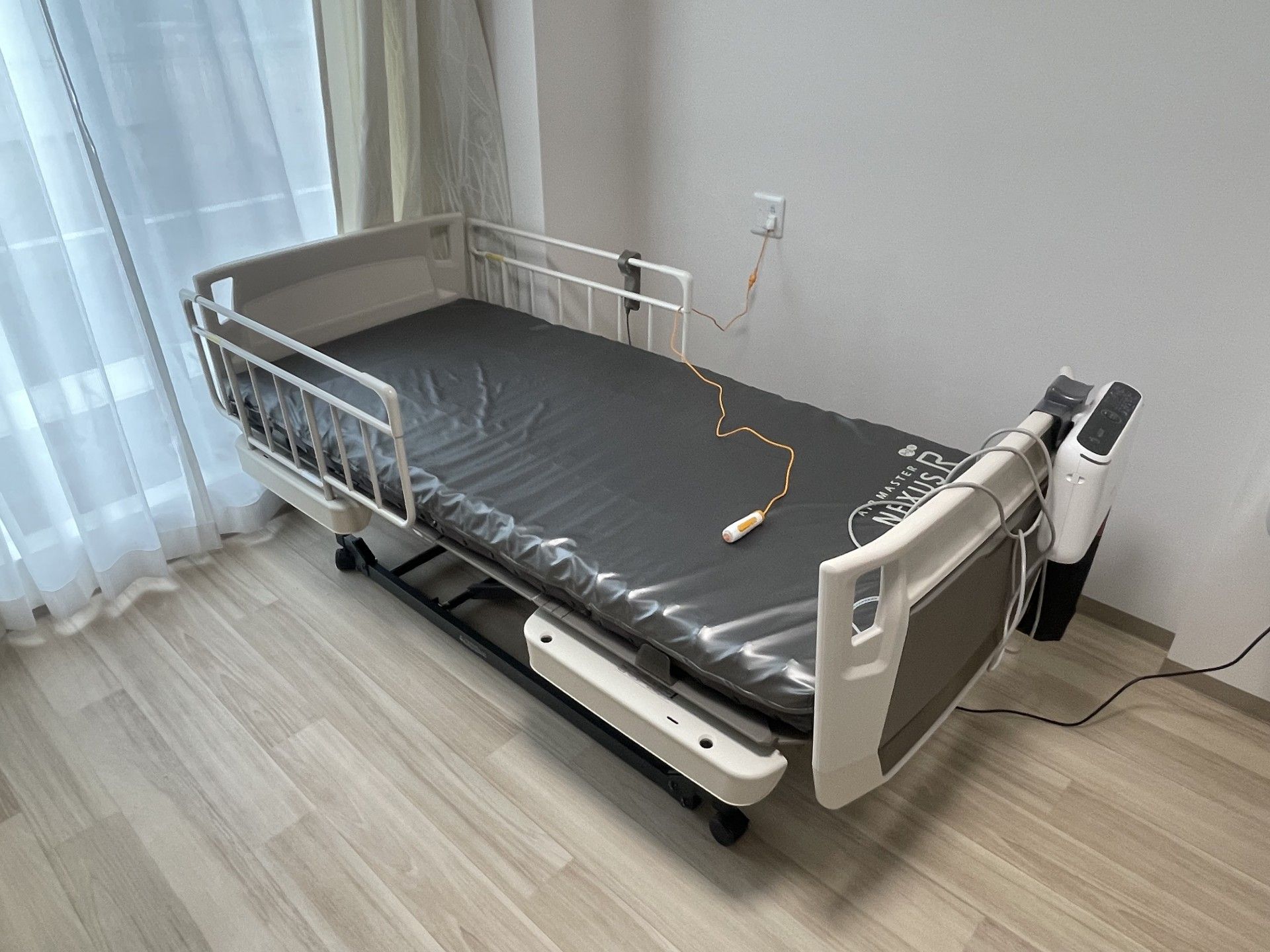 快適なベッドのある部屋