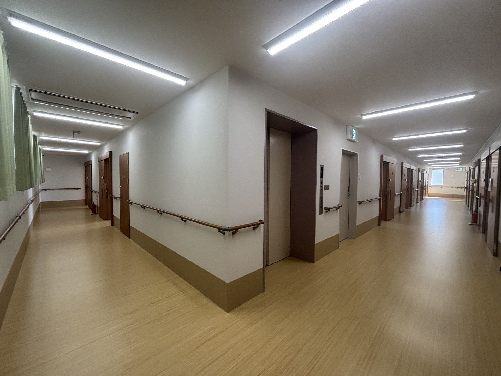 明るい廊下