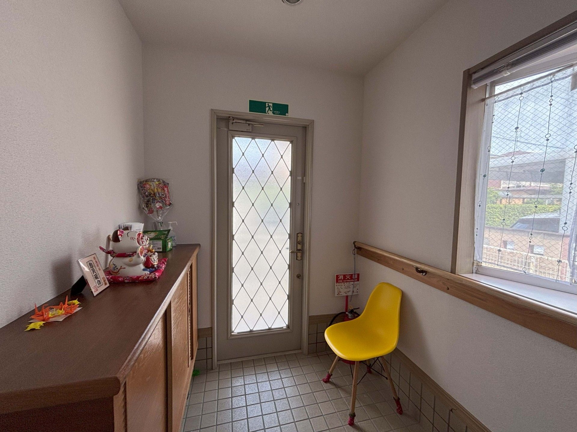 明るい廊下の一角