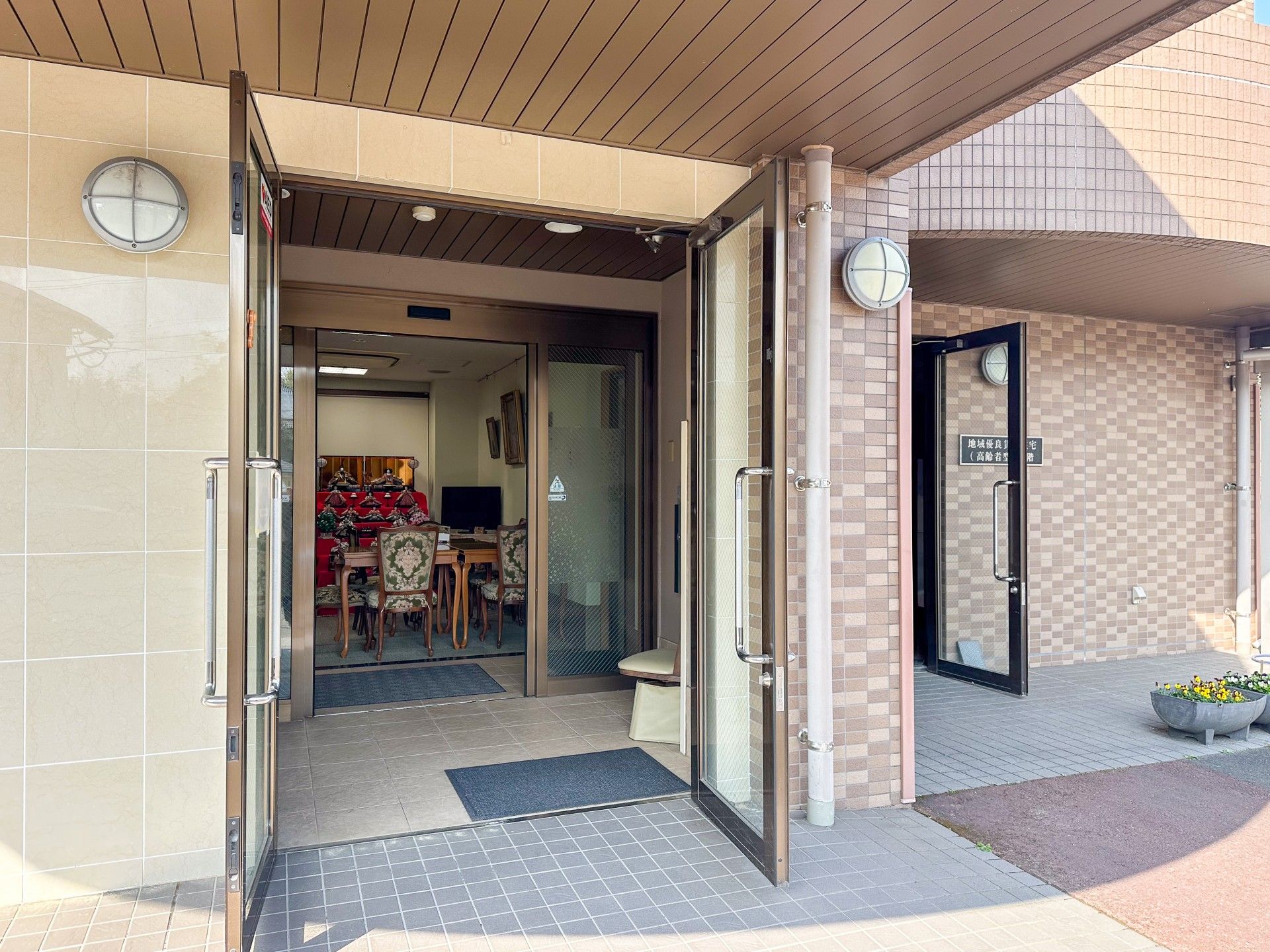 開放的なエントランス