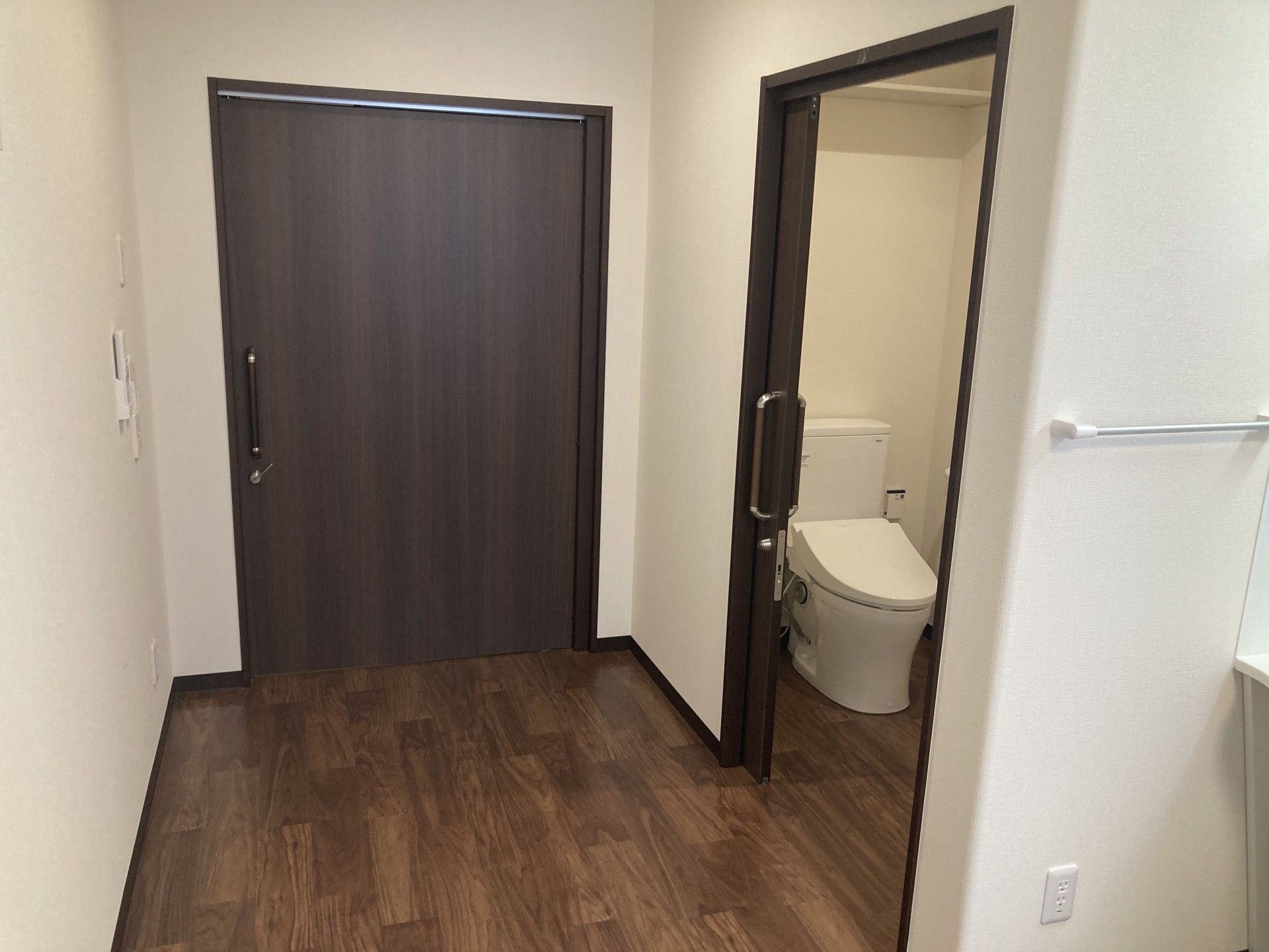 トイレと廊下の様子