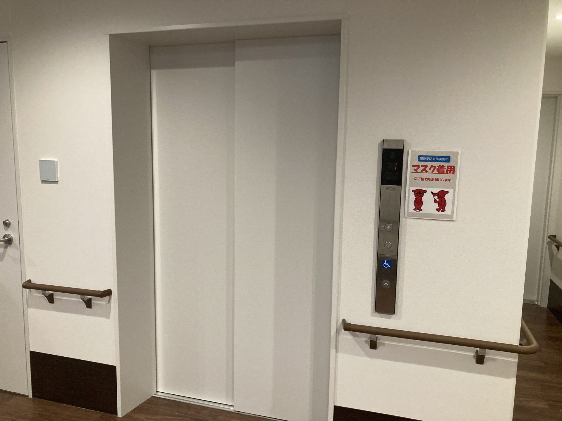 安全なエレベーター入口