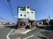 三階建ての建物外観
