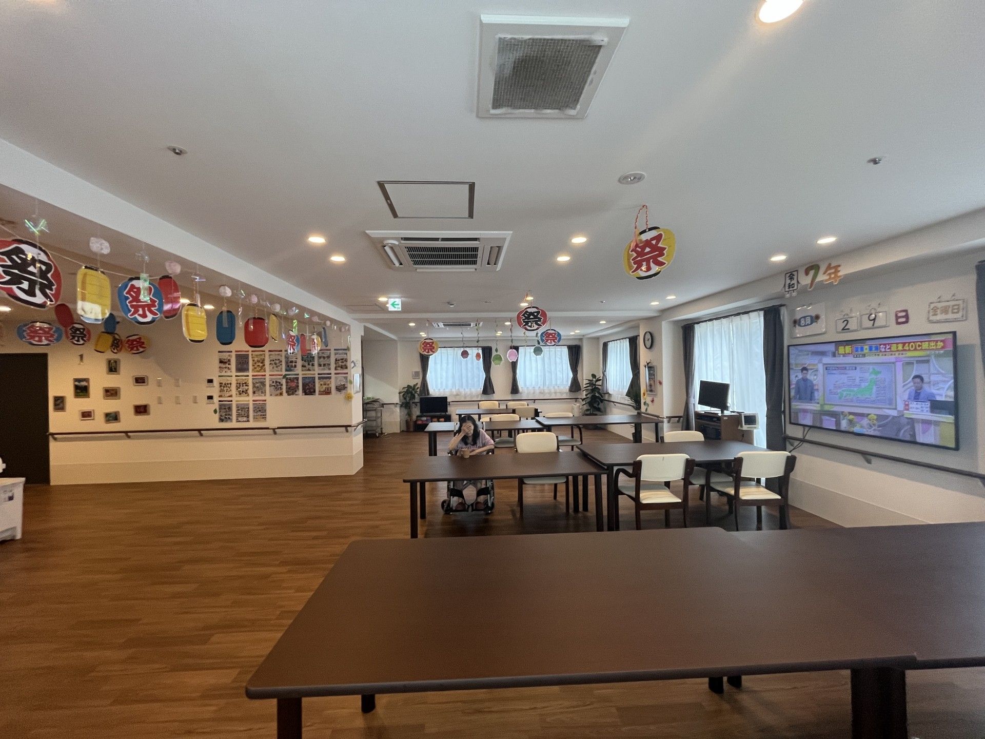 飾りがある広い部屋