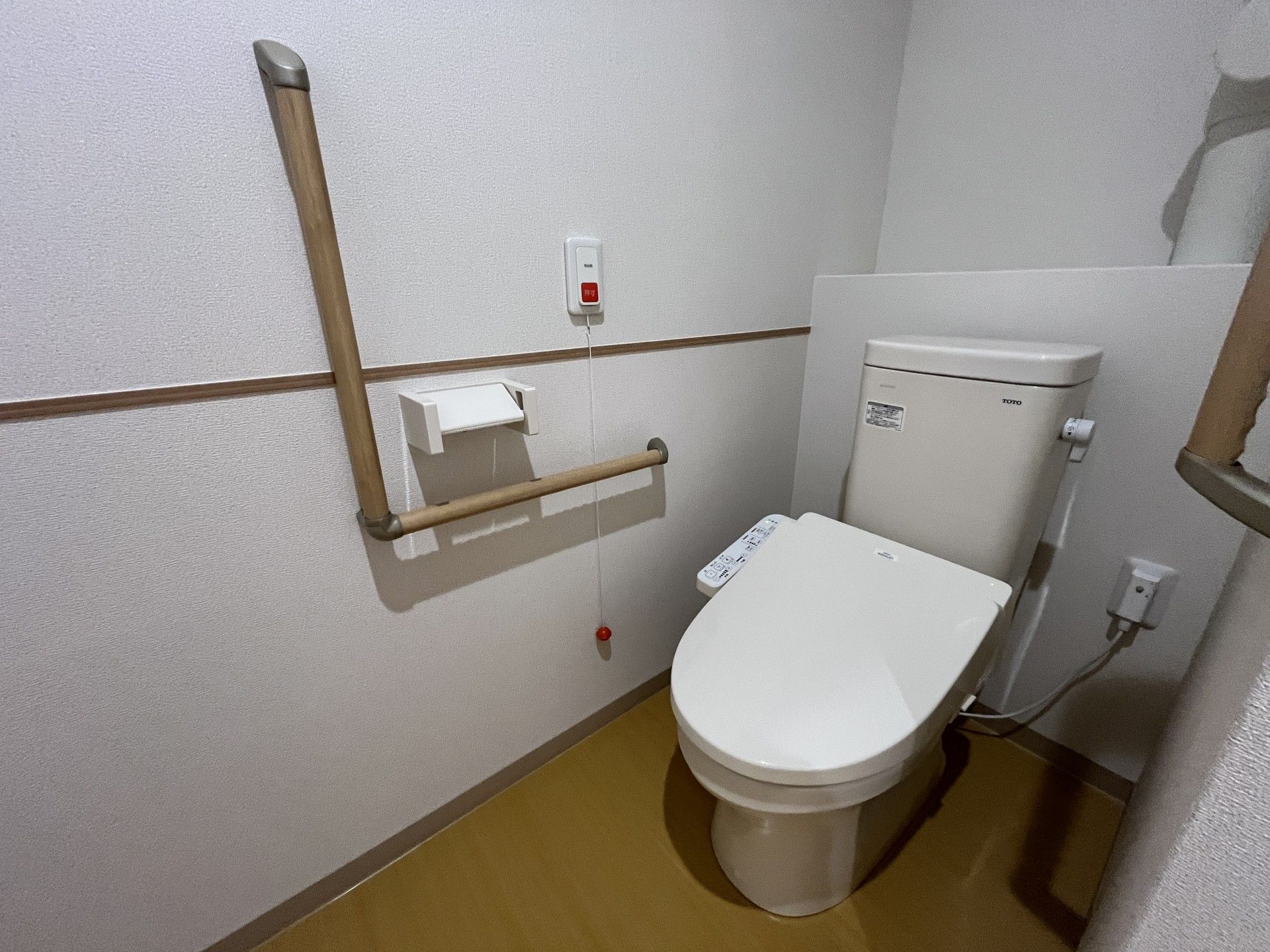 手すり付きのトイレ