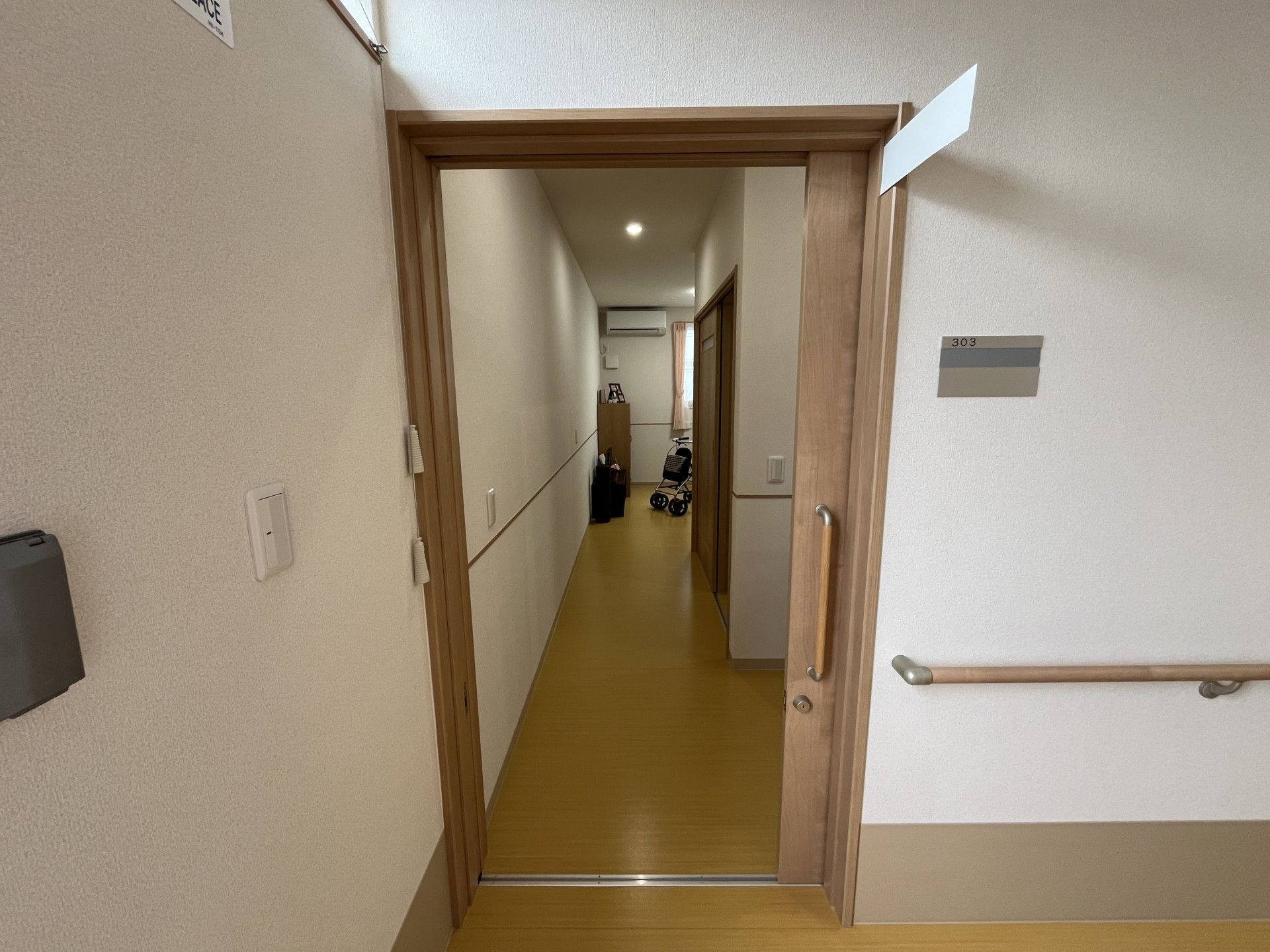 手すり付きの廊下
