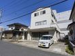 落ち着いた外観の建物