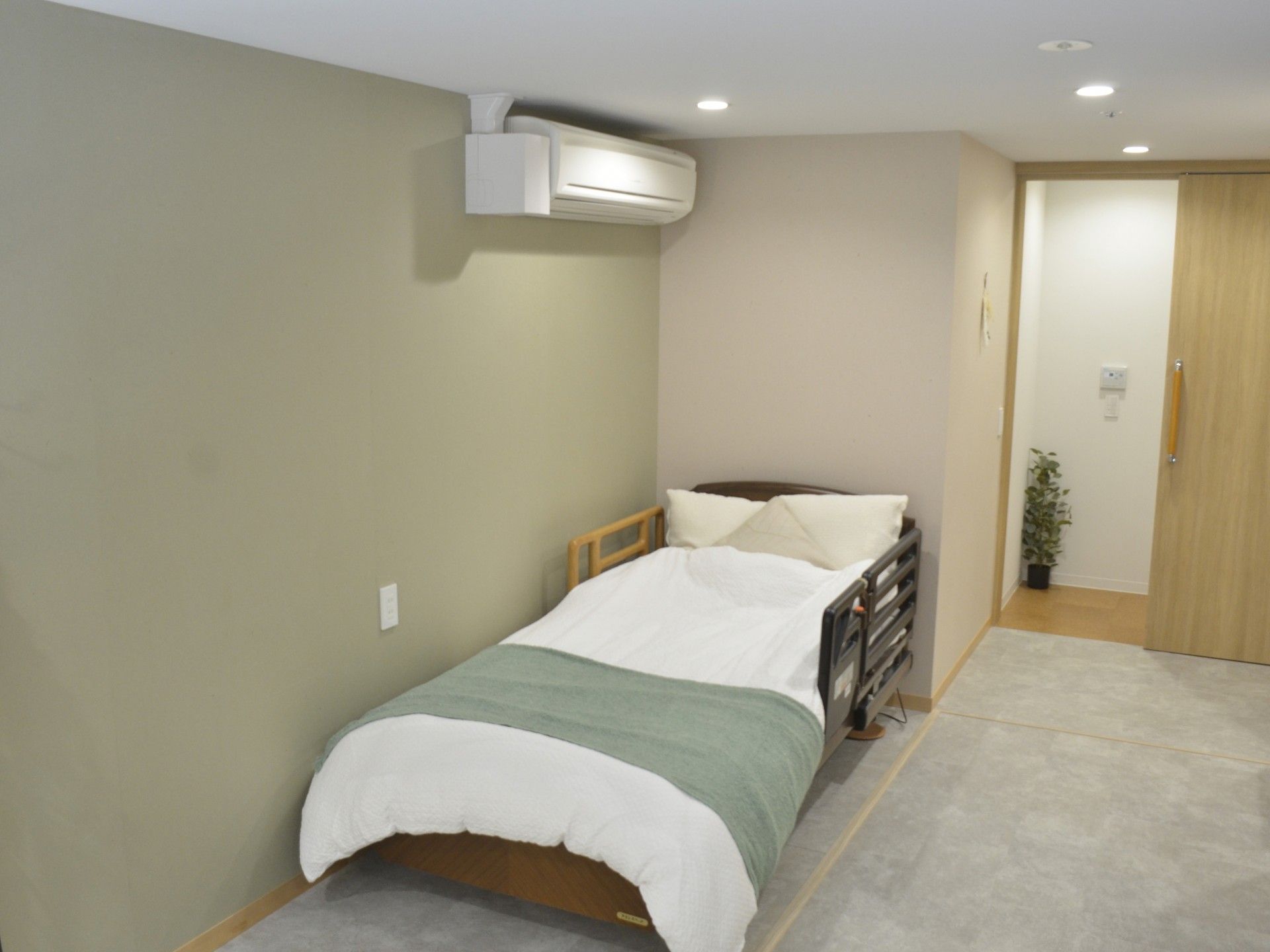 落ち着いた雰囲気の居室