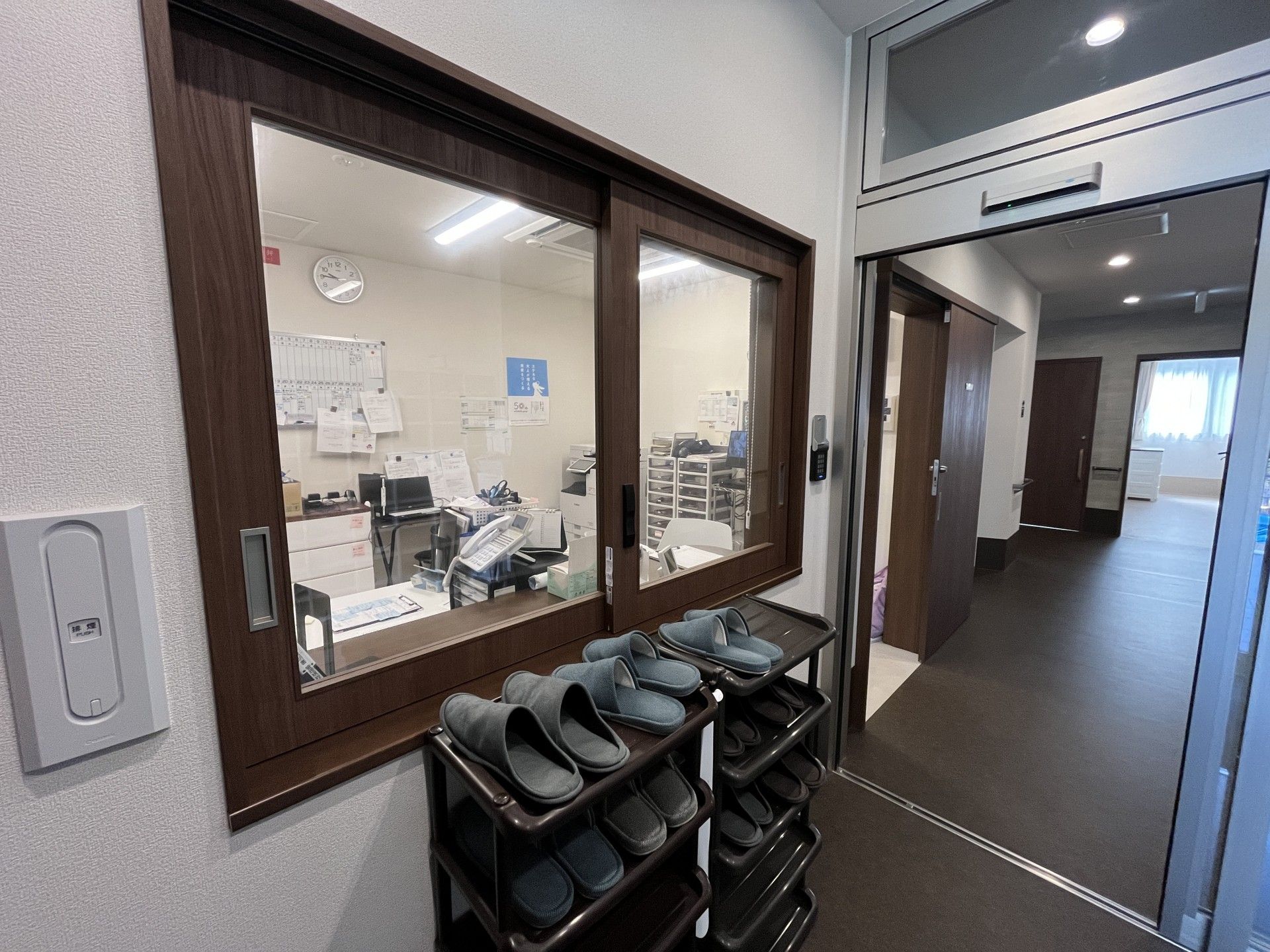 受付と廊下の様子