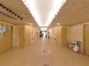 明るく広々とした廊下