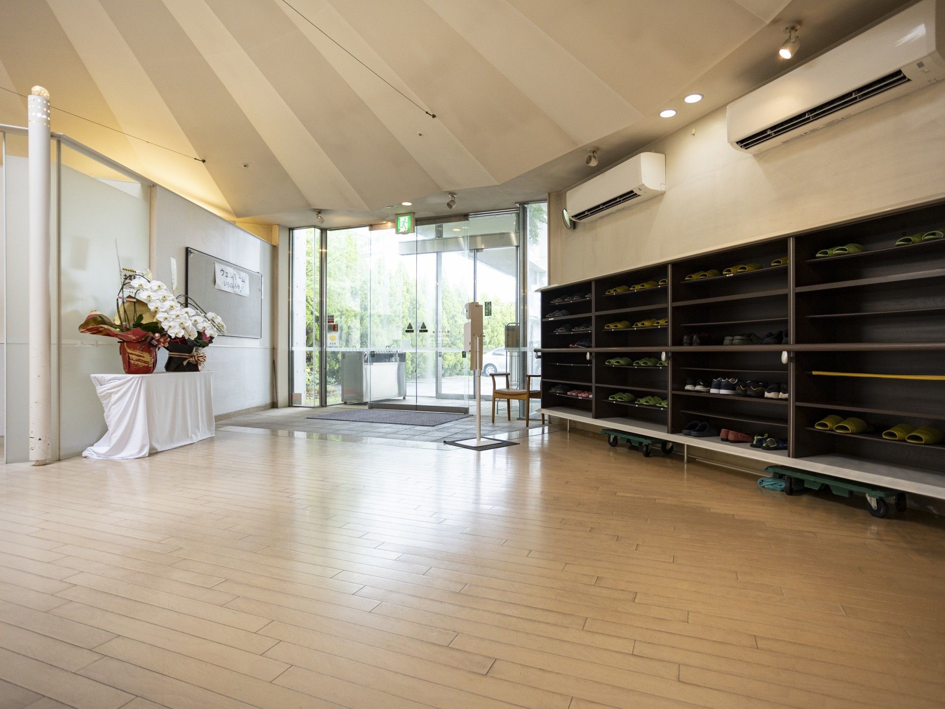 広々とした玄関ホール