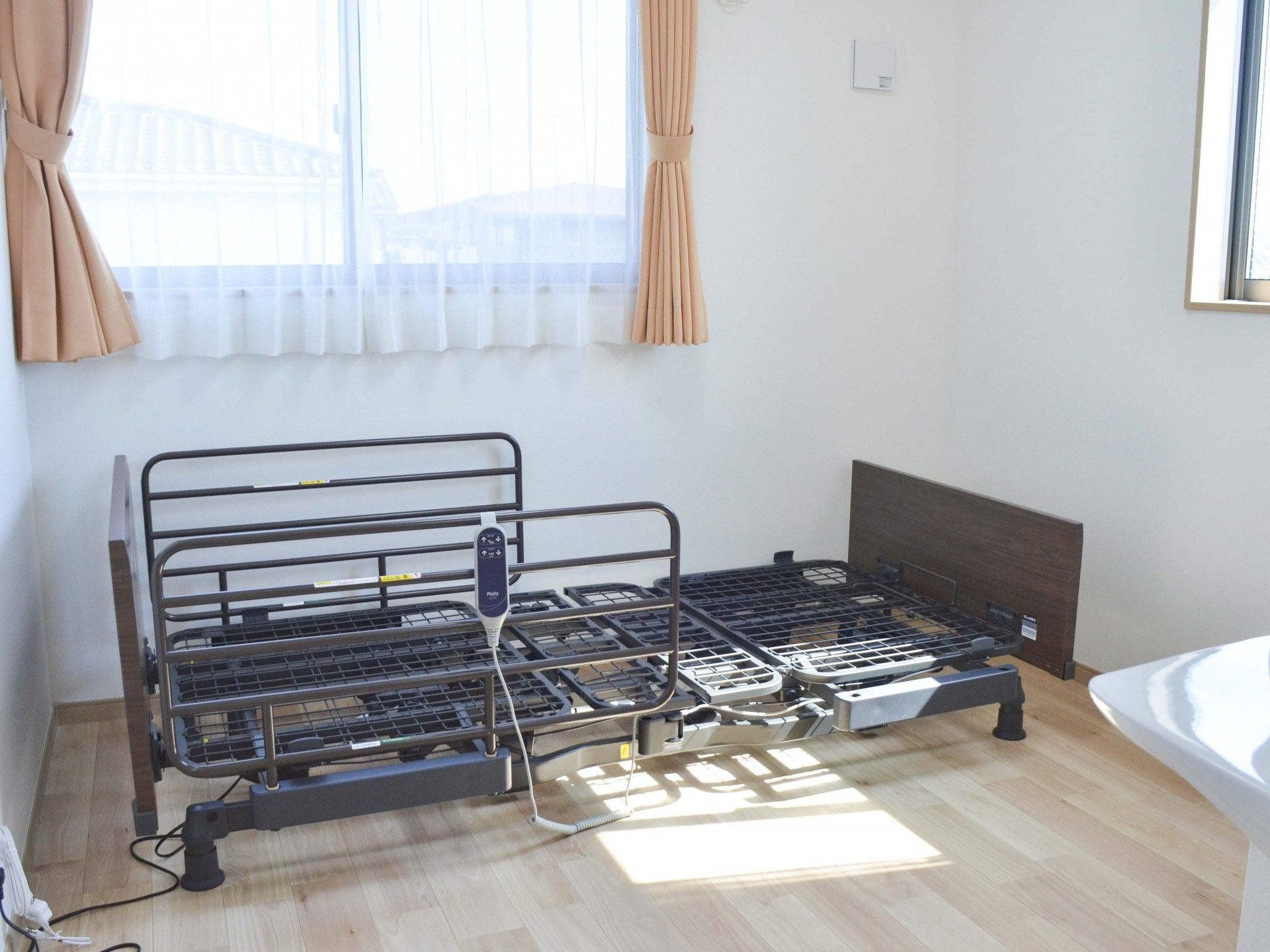 電動ベッドのある部屋